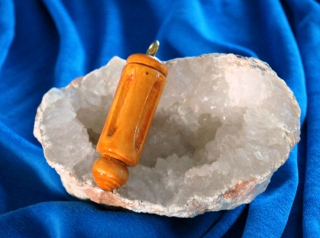 Pendule en bois de pin pour la radiesthésie ou la voyance - Confluence Pendule en bois de pin pour la radiesthésie ou la voyance - Confluence