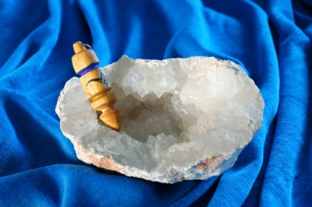 Pendule en bois de pin pour la radiesthésie ou la voyance - Funambule Pendule en bois de pin pour la radiesthésie ou la voyance - Funambule