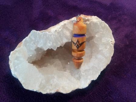 Pendule en bois de pin pour la radiesthésie ou la voyance - Funambule Pendule en bois de pin pour la radiesthésie ou la voyance - Funambule