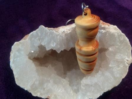 Pendule en bois de conifère pour la radiesthésie ou la voyance - Imhotep Pendule en bois de conifère pour la radiesthésie ou la voyance - Imhotep